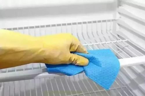 冰箱除冰可以用热水吗