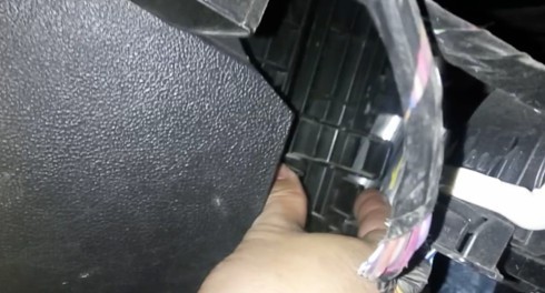 福睿斯17款空调滤芯拆装-更换教程介绍