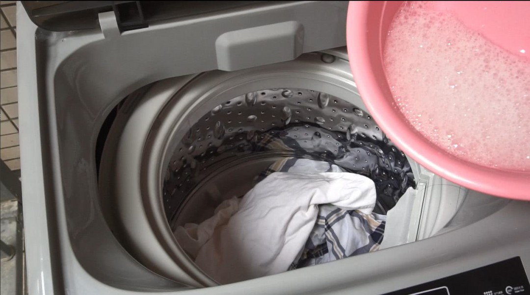 牛仔衣服可不可以用洗衣机洗?-牛仔外套可以用洗衣机洗吗