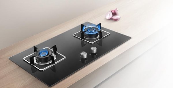 燃气灶打不着火能用打火机吗？燃气灶使用注意事项教给你！