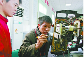 三星电视图像缩小，且时大时小